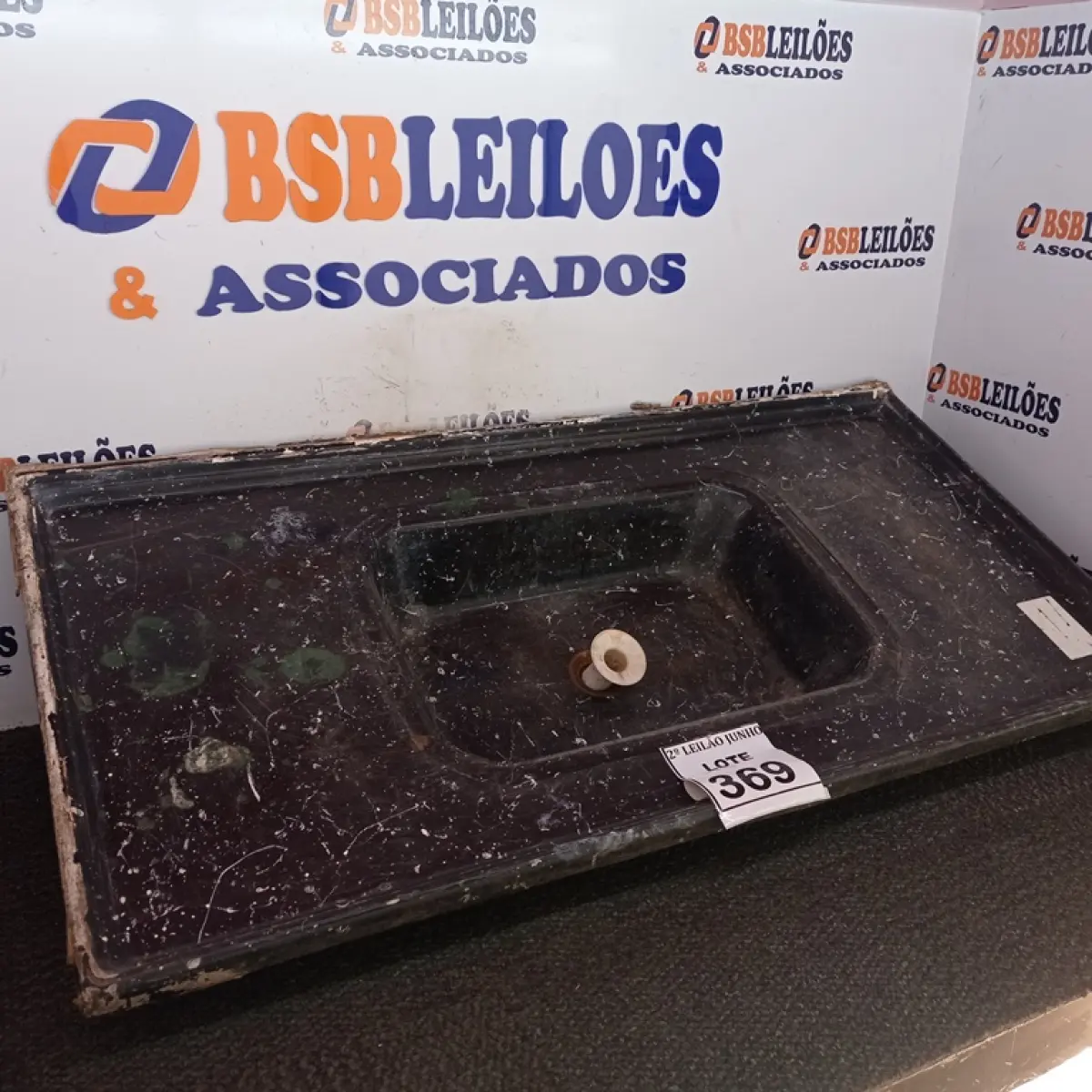 01 PIA DE COZINHA DE 50 X 100. (NO ESTADO) ATENÇÃO! FAZER A VISITAÇÃO ANTES DE ARREMATAR, NÃO SABEMOS SE FUNCIONA, LEILÃO NÃO TEM GARANTIA E NEM DEVOLUÇÃO, SUJEITO A POSSÍVEIS AVARIAS VISÍVEIS/OCULTAS E/OU AUSÊNCIA DE COMPONENTES.
