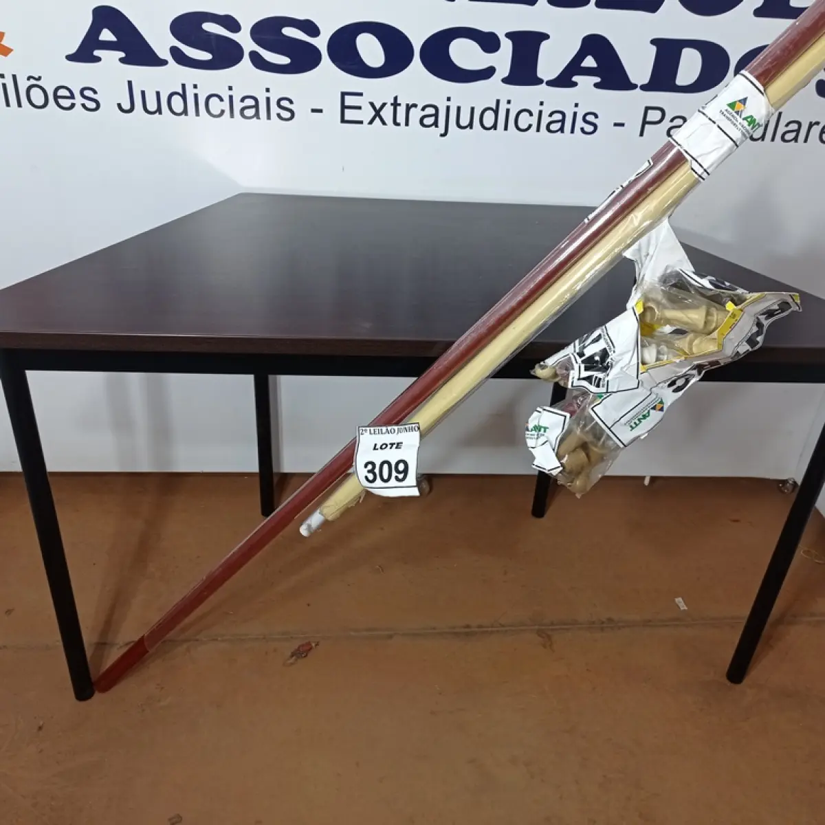 01 LOTE COM ACESSÓRIOS PARA CORTINAS. (NO ESTADO) ATENÇÃO! FAZER A VISITAÇÃO ANTES DE ARREMATAR, NÃO SABEMOS SE FUNCIONA, LEILÃO NÃO TEM GARANTIA E NEM DEVOLUÇÃO, SUJEITO A POSSÍVEIS AVARIAS VISÍVEIS/OCULTAS E/OU AUSÊNCIA DE COMPONENTES.