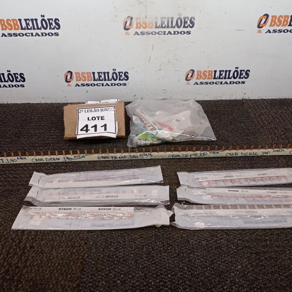 LOTE 411