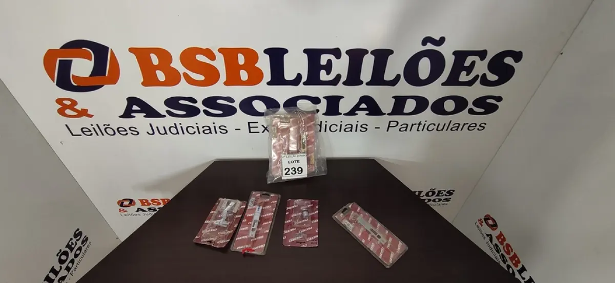 01 LOTE COM VÁRIOS BATENTES E FECHOS DE EMBUTIR PARA PORTAS. (NO ESTADO) ATENÇÃO! FAZER A VISITAÇÃO ANTES DE ARREMATAR, NÃO SABEMOS SE FUNCIONA, LEILÃO NÃO TEM GARANTIA E NEM DEVOLUÇÃO, SUJEITO A POSSÍVEIS AVARIAS VISÍVEIS/OCULTAS E/OU AUSÊNCIA DE COMPONENTES.