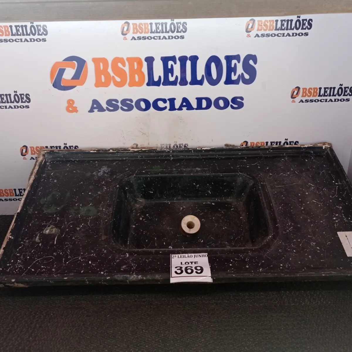 01 PIA DE COZINHA DE 50 X 100. (NO ESTADO) ATENÇÃO! FAZER A VISITAÇÃO ANTES DE ARREMATAR, NÃO SABEMOS SE FUNCIONA, LEILÃO NÃO TEM GARANTIA E NEM DEVOLUÇÃO, SUJEITO A POSSÍVEIS AVARIAS VISÍVEIS/OCULTAS E/OU AUSÊNCIA DE COMPONENTES.