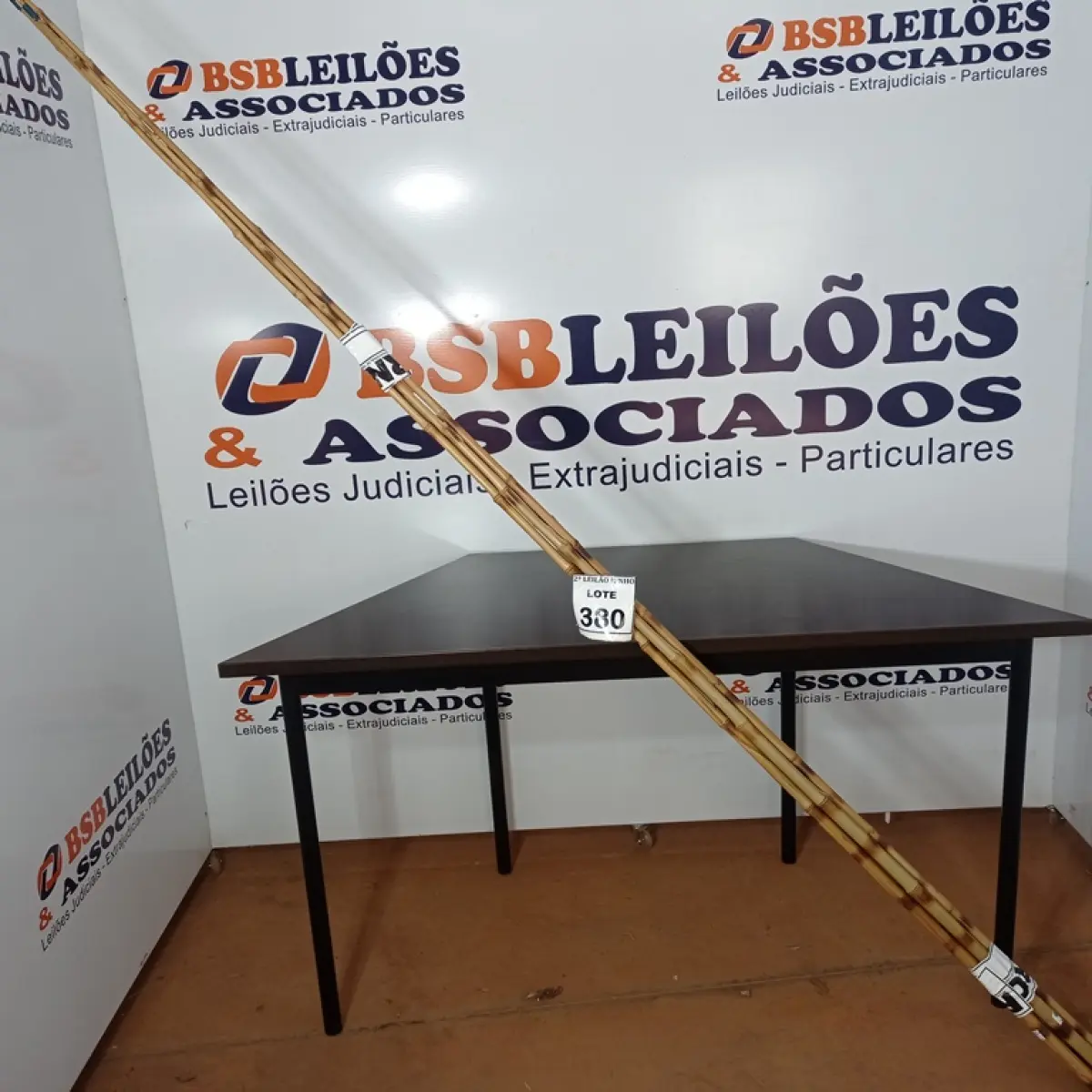 05 VARAS DE BAMBU. (NO ESTADO) ATENÇÃO! FAZER A VISITAÇÃO ANTES DE ARREMATAR, NÃO SABEMOS SE FUNCIONA, LEILÃO NÃO TEM GARANTIA E NEM DEVOLUÇÃO, SUJEITO A POSSÍVEIS AVARIAS VISÍVEIS/OCULTAS E/OU AUSÊNCIA DE COMPONENTES.