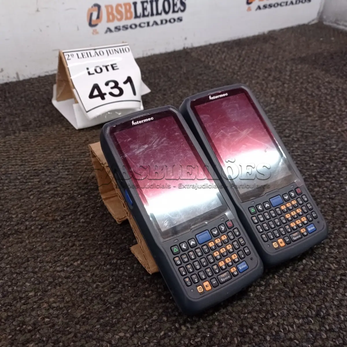 LOTE 431 - 02 COMPUTADORES MÓVEL INTERMEC CN51. (NO ESTADO) ATENÇÃO! FAZER A VISITAÇÃO ANTES DE ARREMATAR, NÃO SABEMOS SE FUNCIONA, LEILÃO NÃO TEM GARANTIA E NEM DEVOLUÇÃO, SUJEITO A POSSÍVEIS AVARIAS VISÍVEIS/OCULTAS E/OU AUSÊNCIA DE COMPONENTES.