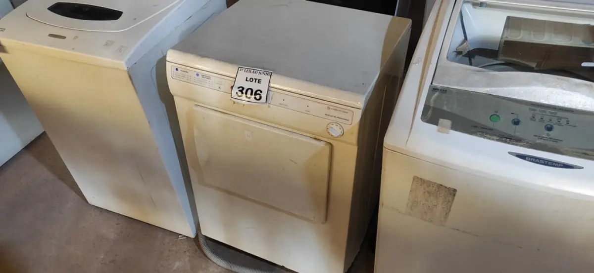 01 MÁQUINA DE LAVAR ROUPAS BRASTEMP 220V. (NO ESTADO) ATENÇÃO! FAZER A VISITAÇÃO ANTES DE ARREMATAR, NÃO SABEMOS SE FUNCIONA. LEILÃO NÃO TEM GARANTIA E NEM DEVOLUÇÃO, SUJEITO A POSSÍVEIS AVARIAS VISÍVEIS/OCULTAS E/OU AUSÊNCIA DE COMPONENTES.