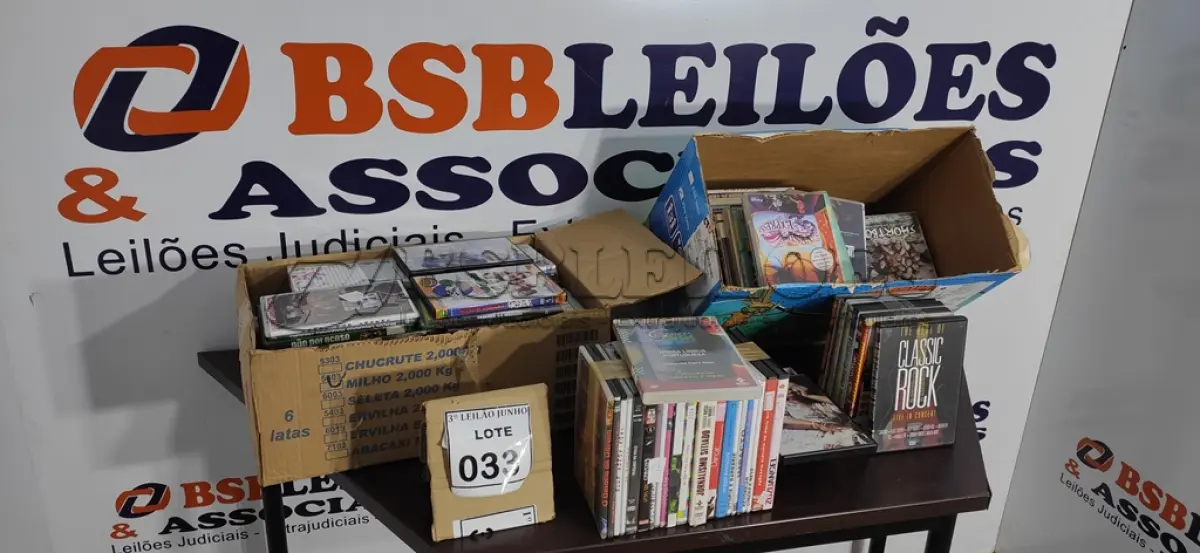 LOTE 033 - 01 LOTE COM GRANDE QUANTIDADE DE DVDS. (NO ESTADO) ATENÇÃO! FAZER A VISITAÇÃO ANTES DE ARREMATAR, NÃO SABEMOS SE FUNCIONA, LEILÃO NÃO TEM GARANTIA E NEM DEVOLUÇÃO, SUJEITO A POSSÍVEIS AVARIAS VISÍVEIS/OCULTAS E/OU AUSÊNCIA DE COMPONENTES.