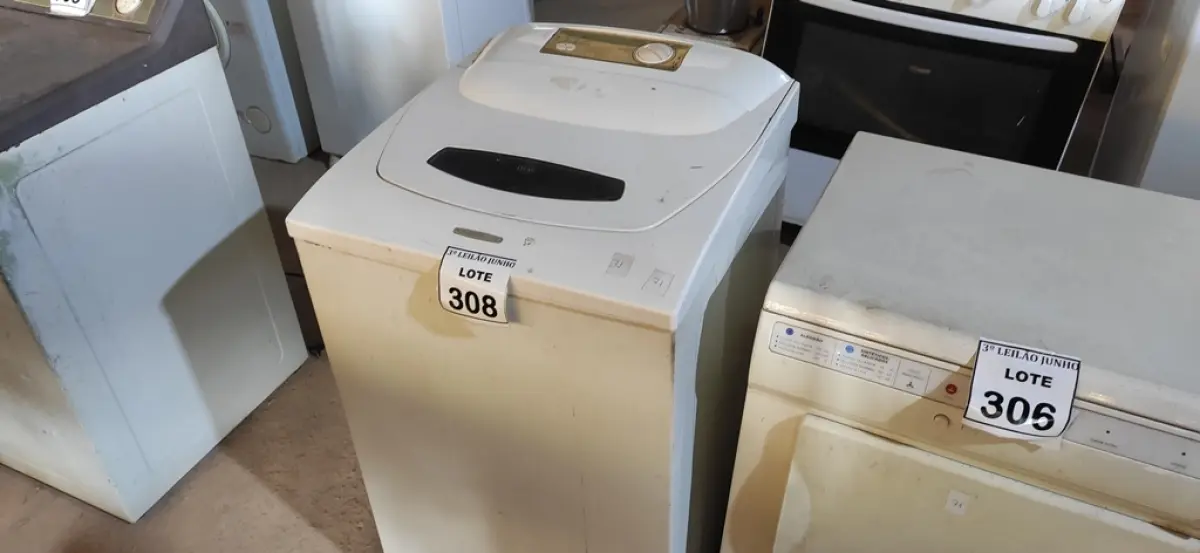 01 MÁQUINA DE LAVAR MARCA BRASTEMP 5KG. (NO ESTADO) ATENÇÃO! FAZER A VISITAÇÃO ANTES DE ARREMATAR, NÃO SABEMOS SE FUNCIONA. LEILÃO NÃO TEM GARANTIA E NEM DEVOLUÇÃO, SUJEITO A POSSÍVEIS AVARIAS VISÍVEIS/OCULTAS E/OU AUSÊNCIA DE COMPONENTES.