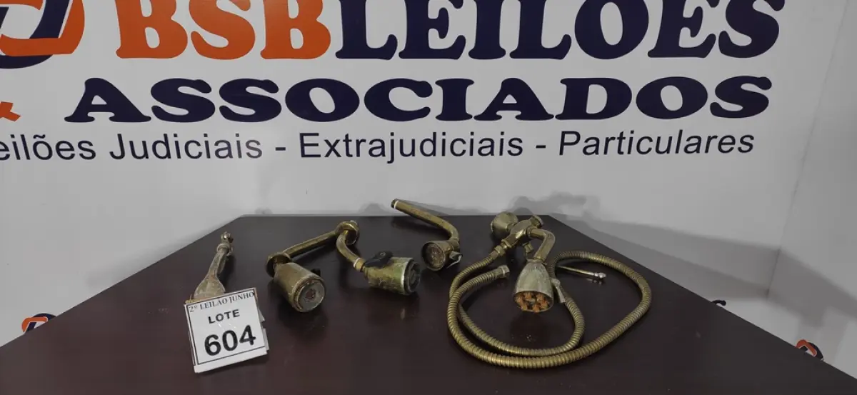 04 DUCHAS DE METAL E 01 DUCHA DE MÃO.  (NO ESTADO) ATENÇÃO! FAZER A VISITAÇÃO ANTES DE ARREMATAR, NÃO SABEMOS SE FUNCIONA, LEILÃO NÃO TEM GARANTIA E NEM DEVOLUÇÃO, SUJEITO A POSSÍVEIS AVARIAS VISÍVEIS/OCULTAS E/OU AUSÊNCIA DE COMPONENTES.