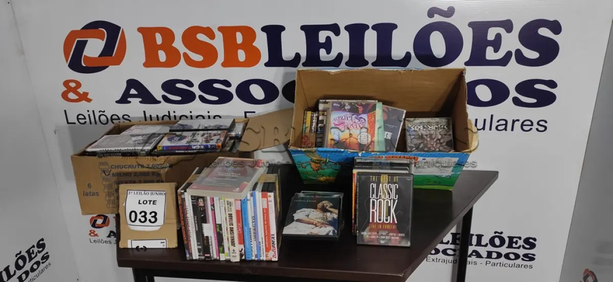 LOTE 033 - 01 LOTE COM GRANDE QUANTIDADE DE DVDS. (NO ESTADO) ATENÇÃO! FAZER A VISITAÇÃO ANTES DE ARREMATAR, NÃO SABEMOS SE FUNCIONA, LEILÃO NÃO TEM GARANTIA E NEM DEVOLUÇÃO, SUJEITO A POSSÍVEIS AVARIAS VISÍVEIS/OCULTAS E/OU AUSÊNCIA DE COMPONENTES.