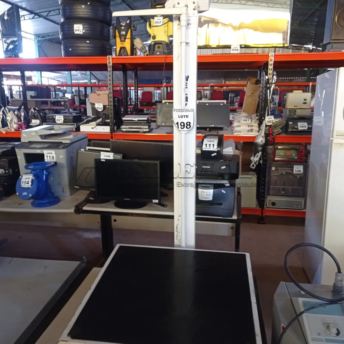 LOTE 198 - 01 BALANÇA DIGITAL MÁXIMO 300KG MARCA WELMY. (NO ESTADO) ATENÇÃO! FAZER A VISITAÇÃO ANTES DE ARREMATAR, NÃO SABEMOS SE FUNCIONA. LEILÃO NÃO TEM GARANTIA E NEM DEVOLUÇÃO, SUJEITO A POSSÍVEIS AVARIAS VISÍVEIS/OCULTAS E/OU AUSÊNCIA DE COMPONENTES.