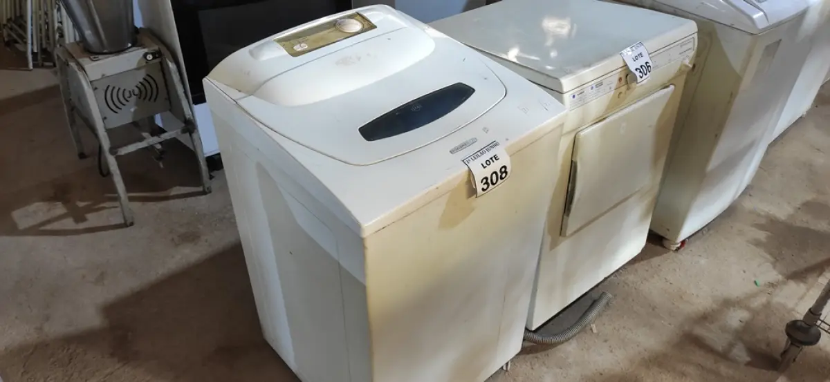 01 MÁQUINA DE LAVAR MARCA BRASTEMP 5KG. (NO ESTADO) ATENÇÃO! FAZER A VISITAÇÃO ANTES DE ARREMATAR, NÃO SABEMOS SE FUNCIONA. LEILÃO NÃO TEM GARANTIA E NEM DEVOLUÇÃO, SUJEITO A POSSÍVEIS AVARIAS VISÍVEIS/OCULTAS E/OU AUSÊNCIA DE COMPONENTES.