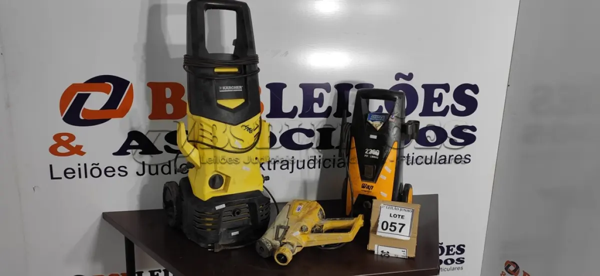 LOTE 057 - 02 LAVADORAS DE ALTA PRESSÃO E 01 PISTOLA DE PINTURA. (NO ESTADO) ATENÇÃO! FAZER A VISITAÇÃO ANTES DE ARREMATAR, NÃO SABEMOS SE FUNCIONA, LEILÃO NÃO TEM GARANTIA E NEM DEVOLUÇÃO, SUJEITO A POSSÍVEIS AVARIAS VISÍVEIS/OCULTAS E/OU AUSÊNCIA DE COMPONENTES.