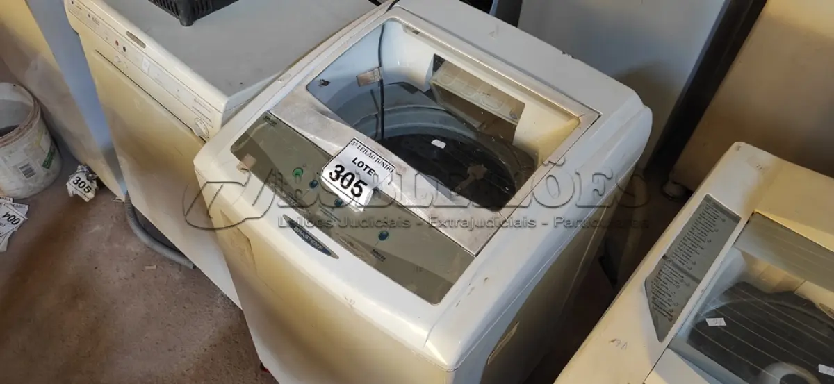 LOTE 357 - 01 MÁQUINA DE LAVAR ROUPAS BRASTEMP. (NO ESTADO) ATENÇÃO! FAZER A VISITAÇÃO ANTES DE ARREMATAR, NÃO SABEMOS SE FUNCIONA. LEILÃO NÃO TEM GARANTIA E NEM DEVOLUÇÃO, SUJEITO A POSSÍVEIS AVARIAS VISÍVEIS/OCULTAS E/OU AUSÊNCIA DE COMPONENTES.
