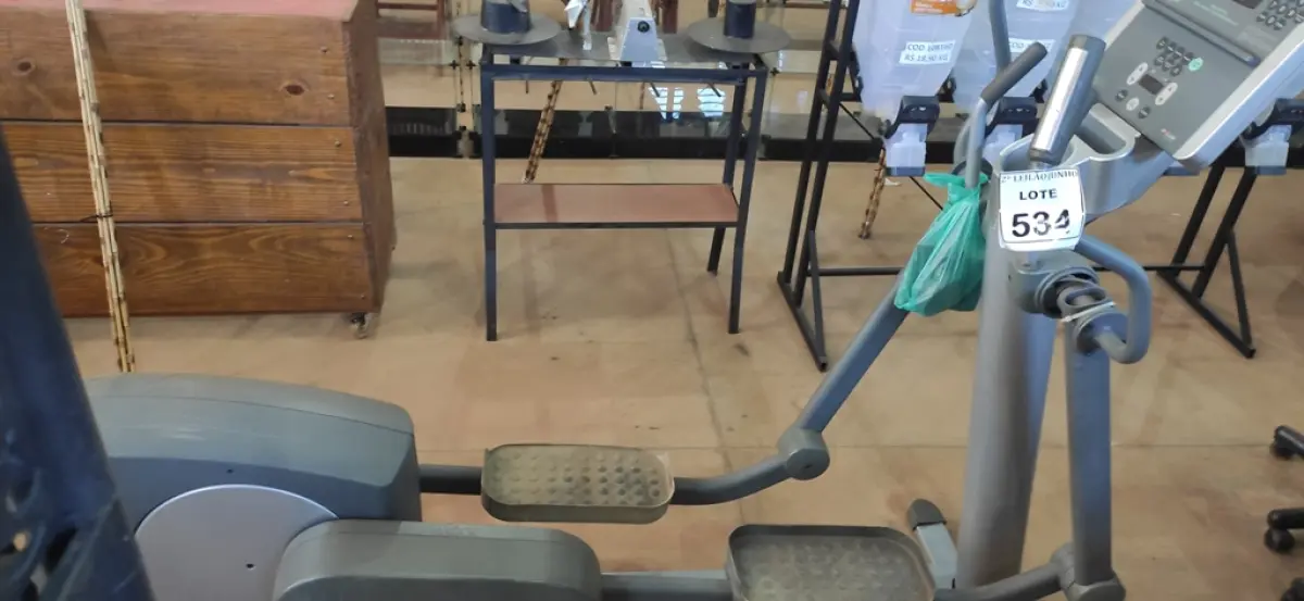 01 ELÍPTICO MODELO LIFE FITNESS 95XI. (NO ESTADO) ATENÇÃO! FAZER A VISITAÇÃO ANTES DE ARREMATAR, NÃO SABEMOS SE FUNCIONA, LEILÃO NÃO TEM GARANTIA E NEM DEVOLUÇÃO, SUJEITO A POSSÍVEIS AVARIAS VISÍVEIS/OCULTAS E/OU AUSÊNCIA DE COMPONENTES.