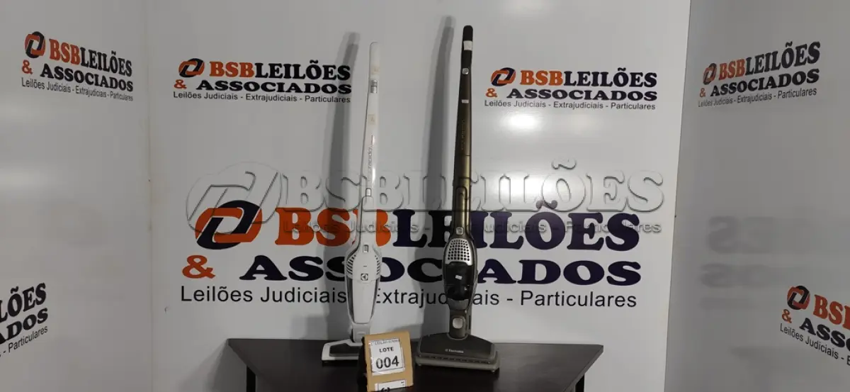 LOTE 004 - 02 ASPIRADORES DE PÓ MODELO ERGO RÁPIDO MARCA ELECTROLUX. (NO ESTADO) ATENÇÃO! FAZER A VISITAÇÃO ANTES DE ARREMATAR, NÃO SABEMOS SE FUNCIONA, LEILÃO NÃO TEM GARANTIA E NEM DEVOLUÇÃO, SUJEITO A POSSÍVEIS AVARIAS VISÍVEIS/OCULTAS E/OU AUSÊNCIA DE COMPONENTES.