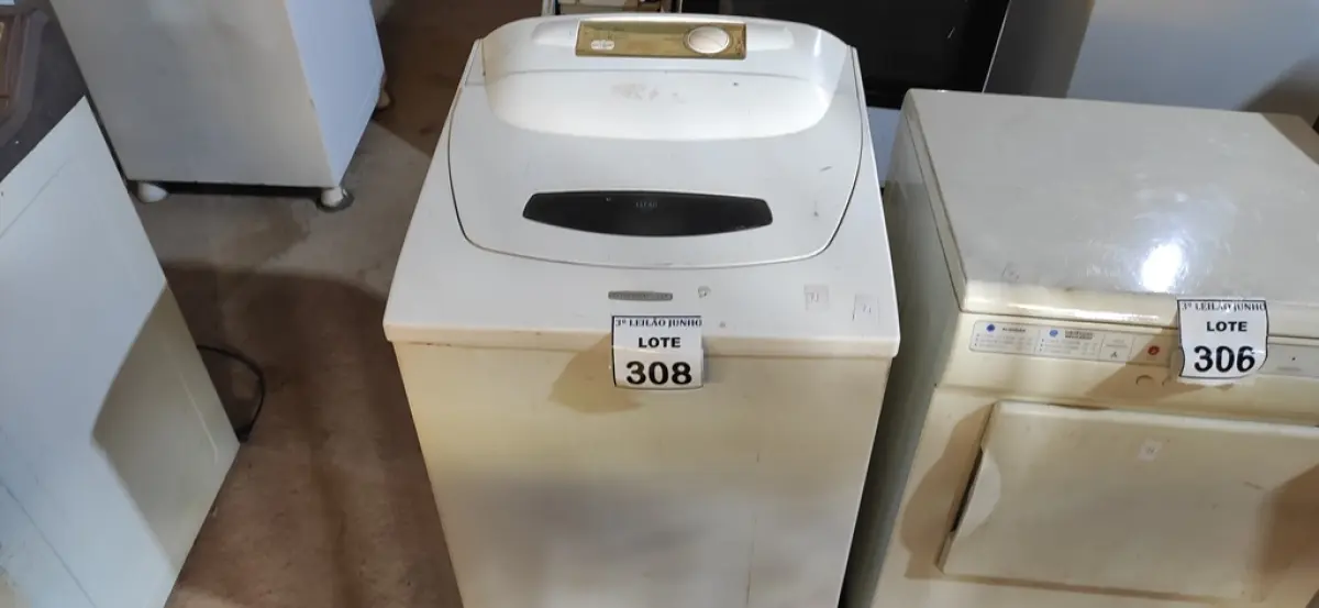 01 MÁQUINA DE LAVAR MARCA BRASTEMP 5KG. (NO ESTADO) ATENÇÃO! FAZER A VISITAÇÃO ANTES DE ARREMATAR, NÃO SABEMOS SE FUNCIONA. LEILÃO NÃO TEM GARANTIA E NEM DEVOLUÇÃO, SUJEITO A POSSÍVEIS AVARIAS VISÍVEIS/OCULTAS E/OU AUSÊNCIA DE COMPONENTES.