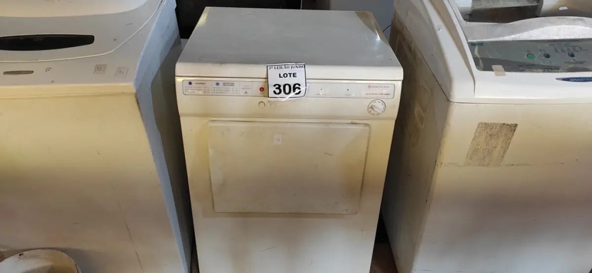 01 MÁQUINA DE LAVAR ROUPAS BRASTEMP 220V. (NO ESTADO) ATENÇÃO! FAZER A VISITAÇÃO ANTES DE ARREMATAR, NÃO SABEMOS SE FUNCIONA. LEILÃO NÃO TEM GARANTIA E NEM DEVOLUÇÃO, SUJEITO A POSSÍVEIS AVARIAS VISÍVEIS/OCULTAS E/OU AUSÊNCIA DE COMPONENTES.
