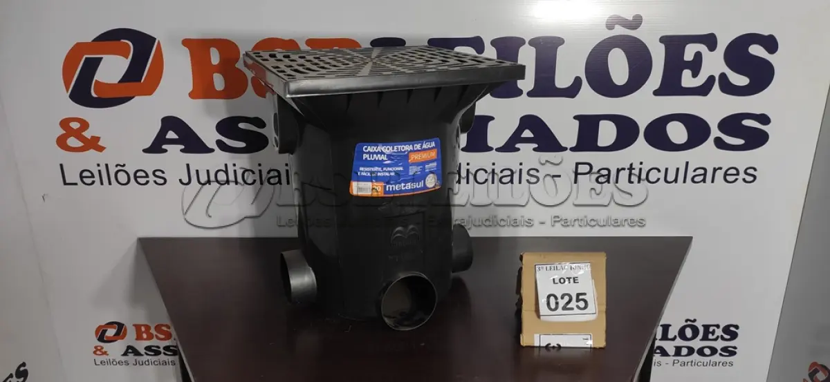 LOTE 025 - 01 CAIXA COLETORA DE ÁGUA PLUVIAL. (NOVO) (NO ESTADO) ATENÇÃO! FAZER A VISITAÇÃO ANTES DE ARREMATAR, NÃO SABEMOS SE FUNCIONA. LEILÃO NÃO TEM GARANTIA E NEM DEVOLUÇÃO, SUJEITO A POSSÍVEIS AVARIAS VISÍVEIS/OCULTAS E/OU AUSÊNCIA DE COMPONENTES.