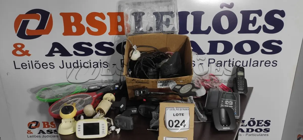 LOTE 024 - 04 RAQUETES ELÉTRICAS, 01 APARELHO DE TELEFONE E ELETRÔNICOS DIVERSOS. (NO ESTADO) ATENÇÃO! FAZER A VISITAÇÃO ANTES DE ARREMATAR, NÃO SABEMOS SE FUNCIONA, LEILÃO NÃO TEM GARANTIA E NEM DEVOLUÇÃO, SUJEITO A POSSÍVEIS AVARIAS VISÍVEIS/OCULTAS E/OU AUSÊNCIA DE COMPONENTES.