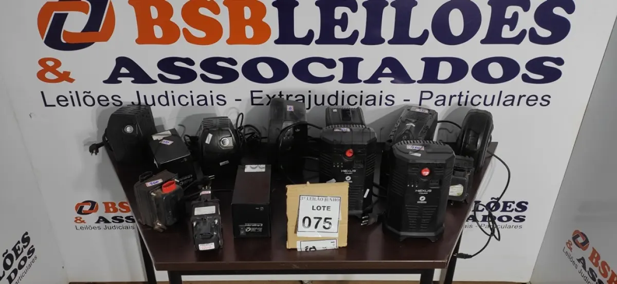 LOTE 075 - 03 TRANSFORMADORES E 10 ESTABILIZADORES. (NO ESTADO) ATENÇÃO! FAZER A VISITAÇÃO ANTES DE ARREMATAR, NÃO SABEMOS SE FUNCIONA, LEILÃO NÃO TEM GARANTIA E NEM DEVOLUÇÃO, SUJEITO A POSSÍVEIS AVARIAS VISÍVEIS/OCULTAS E/OU AUSÊNCIA DE COMPONENTES.
