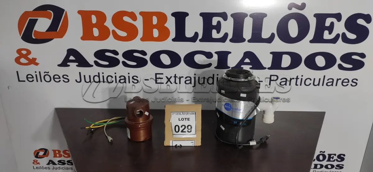 LOTE 029 - 01 TRITURADOR DE RESÍDUOS E 01 AQUECEDOR DE PISCINA. (NO ESTADO) ATENÇÃO! FAZER A VISITAÇÃO ANTES DE ARREMATAR, NÃO SABEMOS SE FUNCIONA, LEILÃO NÃO TEM GARANTIA E NEM DEVOLUÇÃO, SUJEITO A POSSÍVEIS AVARIAS VISÍVEIS/OCULTAS E/OU AUSÊNCIA DE COMPONENTES.