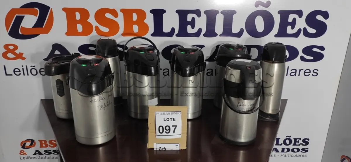 LOTE 097 - 08 GARRAFAS TÉRMICAS EM INOX. (NO ESTADO) ATENÇÃO! FAZER A VISITAÇÃO ANTES DE ARREMATAR, NÃO SABEMOS SE FUNCIONA, LEILÃO NÃO TEM GARANTIA E NEM DEVOLUÇÃO, SUJEITO A POSSÍVEIS AVARIAS VISÍVEIS/OCULTAS E/OU AUSÊNCIA DE COMPONENTES.