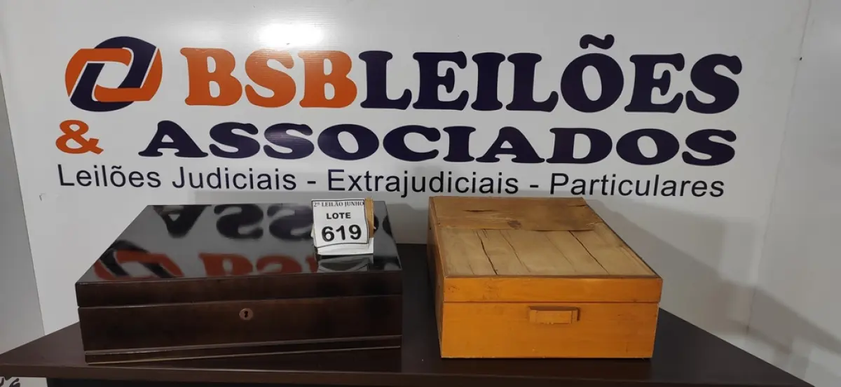 02 MALAS EM MADEIRA PARA FAQUEIRO.  (NO ESTADO) ATENÇÃO! FAZER A VISITAÇÃO ANTES DE ARREMATAR, NÃO SABEMOS SE FUNCIONA, LEILÃO NÃO TEM GARANTIA E NEM DEVOLUÇÃO, SUJEITO A POSSÍVEIS AVARIAS VISÍVEIS/OCULTAS E/OU AUSÊNCIA DE COMPONENTES.