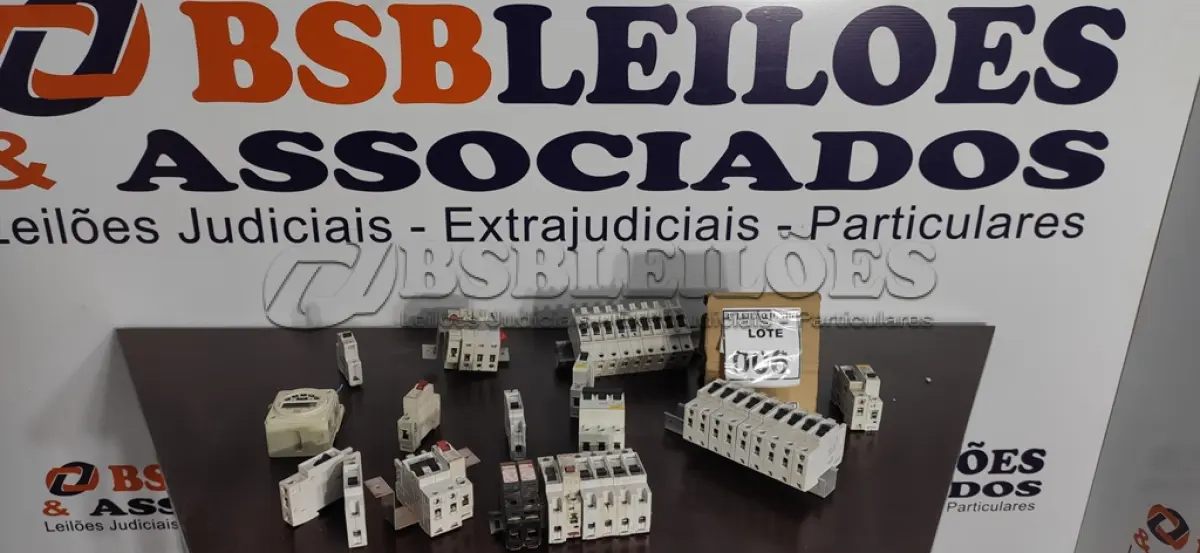 LOTE 006 - 01 LOTE COM VÁRIOS DISJUNTORES MODELOS DIVERSOS. (NO ESTADO) ATENÇÃO! FAZER A VISITAÇÃO ANTES DE ARREMATAR, NÃO SABEMOS SE FUNCIONA, LEILÃO NÃO TEM GARANTIA E NEM DEVOLUÇÃO, SUJEITO A POSSÍVEIS AVARIAS VISÍVEIS/OCULTAS E/OU AUSÊNCIA DE COMPONENTES.