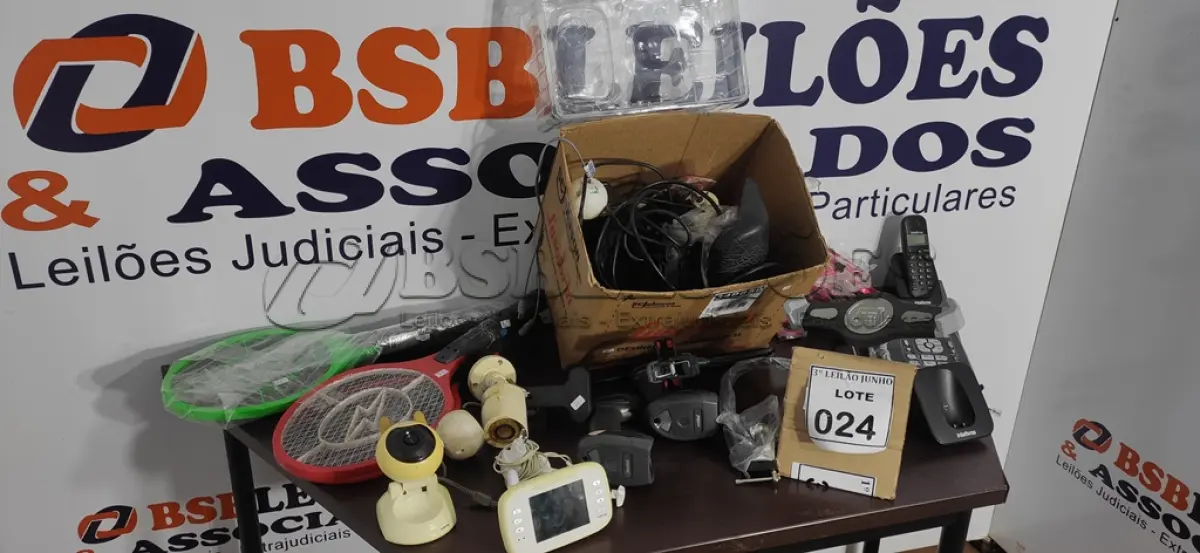 LOTE 024 - 04 RAQUETES ELÉTRICAS, 01 APARELHO DE TELEFONE E ELETRÔNICOS DIVERSOS. (NO ESTADO) ATENÇÃO! FAZER A VISITAÇÃO ANTES DE ARREMATAR, NÃO SABEMOS SE FUNCIONA, LEILÃO NÃO TEM GARANTIA E NEM DEVOLUÇÃO, SUJEITO A POSSÍVEIS AVARIAS VISÍVEIS/OCULTAS E/OU AUSÊNCIA DE COMPONENTES.