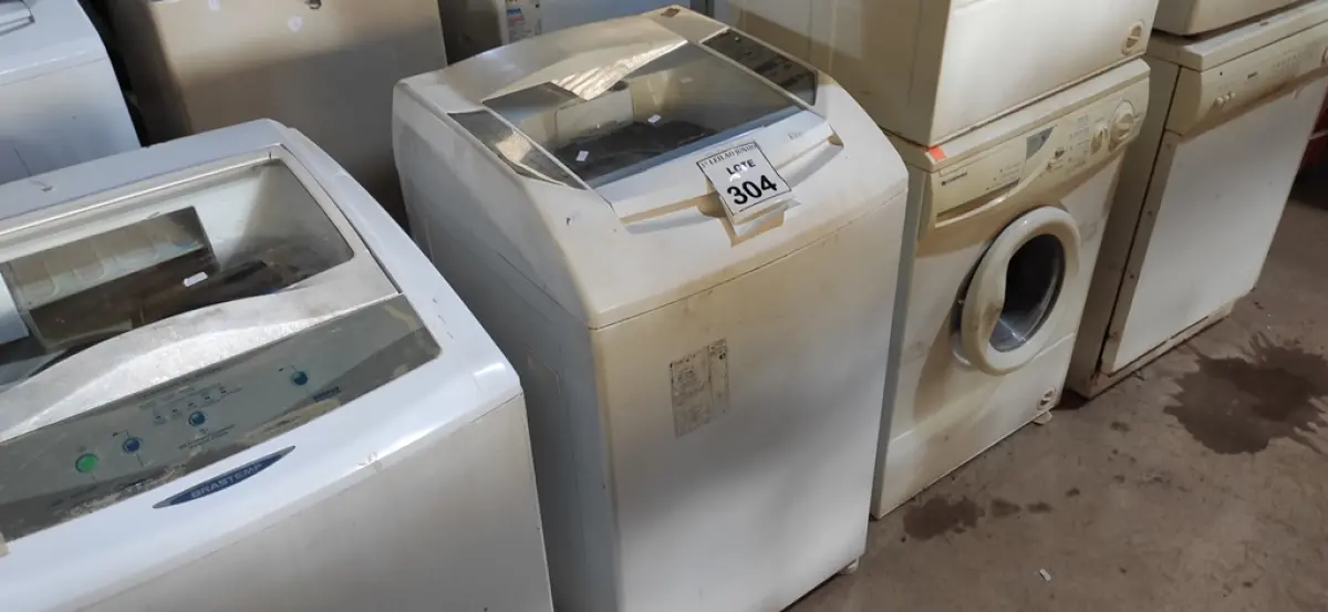 01 MÁQUINA DE LAVAR ROUPAS BRASTEMP 8KG 127V. (NO ESTADO) ATENÇÃO! FAZER A VISITAÇÃO ANTES DE ARREMATAR, NÃO SABEMOS SE FUNCIONA. LEILÃO NÃO TEM GARANTIA E NEM DEVOLUÇÃO, SUJEITO A POSSÍVEIS AVARIAS VISÍVEIS/OCULTAS E/OU AUSÊNCIA DE COMPONENTES.