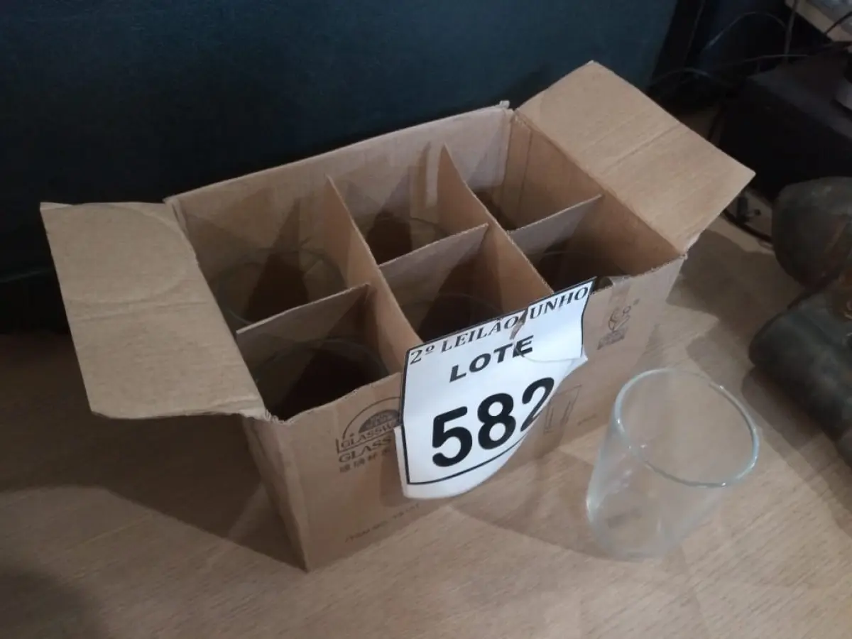 01 LOTE COM 06 COPOS AMERICANO.  (NO ESTADO) ATENÇÃO! FAZER A VISITAÇÃO ANTES DE ARREMATAR, NÃO SABEMOS SE FUNCIONA, LEILÃO NÃO TEM GARANTIA E NEM DEVOLUÇÃO, SUJEITO A POSSÍVEIS AVARIAS VISÍVEIS/OCULTAS E/OU AUSÊNCIA DE COMPONENTES.