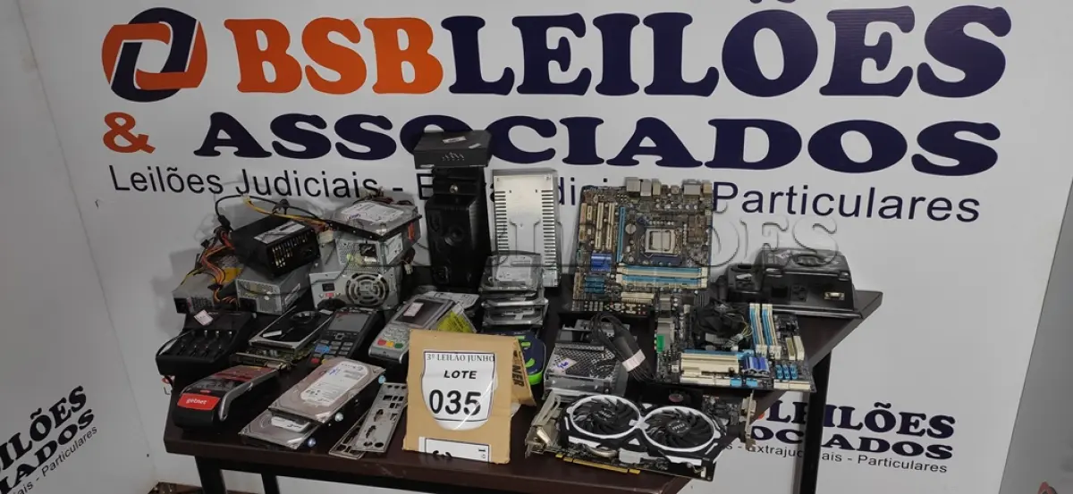 LOTE 035 - 01 LOTE COM GRANDE QUANTIDADE DE PLACAS MÃE E PLACAS DE VÍDEO. (NO ESTADO) ATENÇÃO! FAZER A VISITAÇÃO ANTES DE ARREMATAR, NÃO SABEMOS SE FUNCIONA, LEILÃO NÃO TEM GARANTIA E NEM DEVOLUÇÃO, SUJEITO A POSSÍVEIS AVARIAS VISÍVEIS/OCULTAS E/OU AUSÊNCIA DE COMPONENTES.