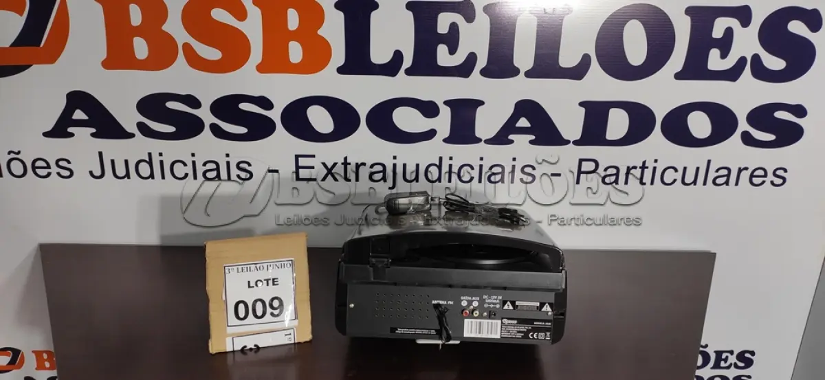 LOTE 009 - 01 TOCA DISCOS E RÁDIO FM. (NO ESTADO) ATENÇÃO! FAZER A VISITAÇÃO ANTES DE ARREMATAR, NÃO SABEMOS SE FUNCIONA, LEILÃO NÃO TEM GARANTIA E NEM DEVOLUÇÃO, SUJEITO A POSSÍVEIS AVARIAS VISÍVEIS/OCULTAS E/OU AUSÊNCIA DE COMPONENTES.