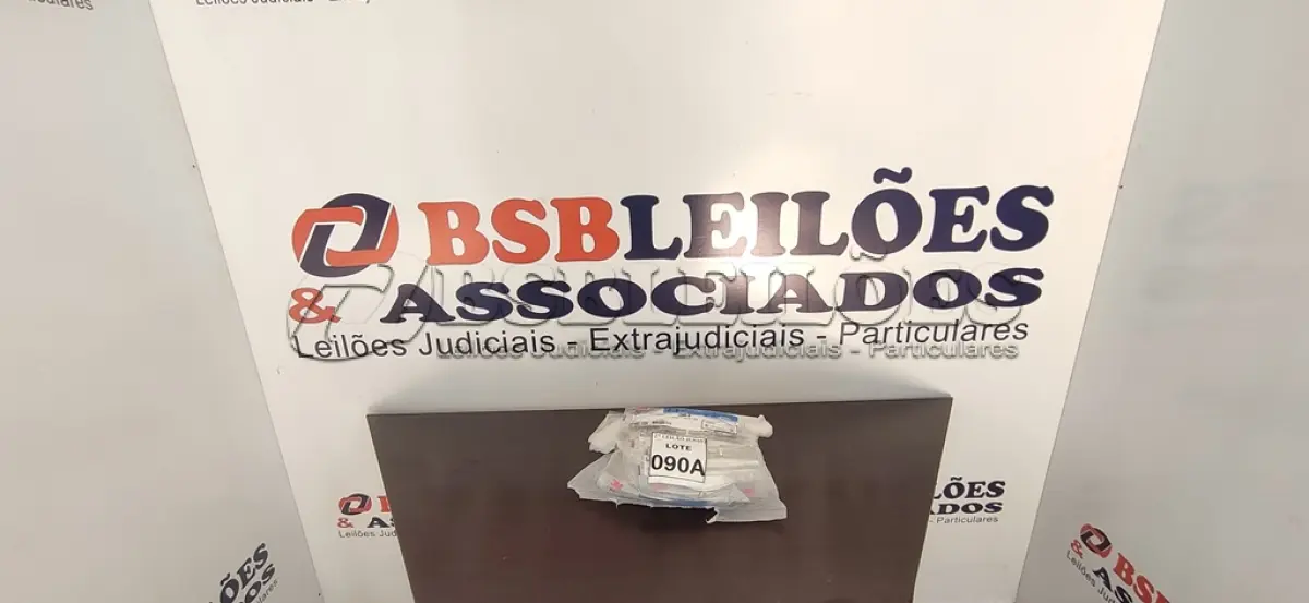 LOTE 090 - 30 MÁSCARAS 3M 9320+BR. (NOVAS) (NO ESTADO) ATENÇÃO! FAZER A VISITAÇÃO ANTES DE ARREMATAR, NÃO SABEMOS SE FUNCIONA, LEILÃO NÃO TEM GARANTIA E NEM DEVOLUÇÃO, SUJEITO A POSSÍVEIS AVARIAS VISÍVEIS/OCULTAS E/OU AUSÊNCIA DE COMPONENTES.