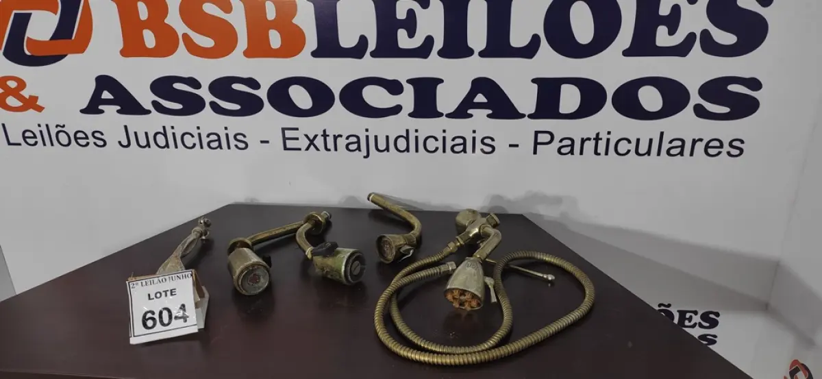 04 DUCHAS DE METAL E 01 DUCHA DE MÃO.  (NO ESTADO) ATENÇÃO! FAZER A VISITAÇÃO ANTES DE ARREMATAR, NÃO SABEMOS SE FUNCIONA, LEILÃO NÃO TEM GARANTIA E NEM DEVOLUÇÃO, SUJEITO A POSSÍVEIS AVARIAS VISÍVEIS/OCULTAS E/OU AUSÊNCIA DE COMPONENTES.