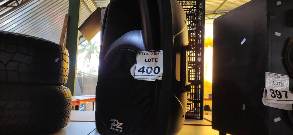 01 CAIXA DE SOM MARCA PZ PRO ÁUDIO. (NO ESTADO) ATENÇÃO! FAZER A VISITAÇÃO ANTES DE ARREMATAR, NÃO SABEMOS SE FUNCIONA. LEILÃO NÃO TEM GARANTIA E NEM DEVOLUÇÃO, SUJEITO A POSSÍVEIS AVARIAS VISÍVEIS/OCULTAS E/OU AUSÊNCIA DE COMPONENTES.