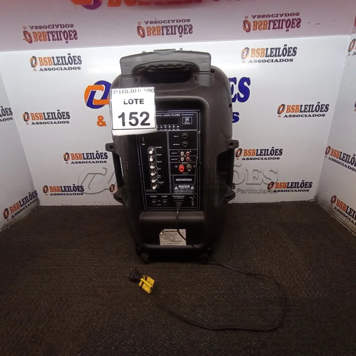 LOTE 152 - 01 CAIXA DE SOM MONDIAL COM BLUETOOTH. (NO ESTADO) ATENÇÃO! FAZER A VISITAÇÃO ANTES DE ARREMATAR, NÃO SABEMOS SE FUNCIONA. LEILÃO NÃO TEM GARANTIA E NEM DEVOLUÇÃO, SUJEITO A POSSÍVEIS AVARIAS VISÍVEIS/OCULTAS E/OU AUSÊNCIA DE COMPONENTES.