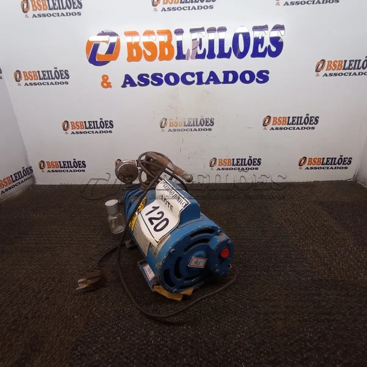 LOTE 120 - 01 BOMBA DE VÁCUO CASEIRA. (NO ESTADO) ATENÇÃO! FAZER A VISITAÇÃO ANTES DE ARREMATAR, NÃO SABEMOS SE FUNCIONA, LEILÃO NÃO TEM GARANTIA E NEM DEVOLUÇÃO, SUJEITO A POSSÍVEIS AVARIAS VISÍVEIS/OCULTAS E/OU AUSÊNCIA DE COMPONENTES.