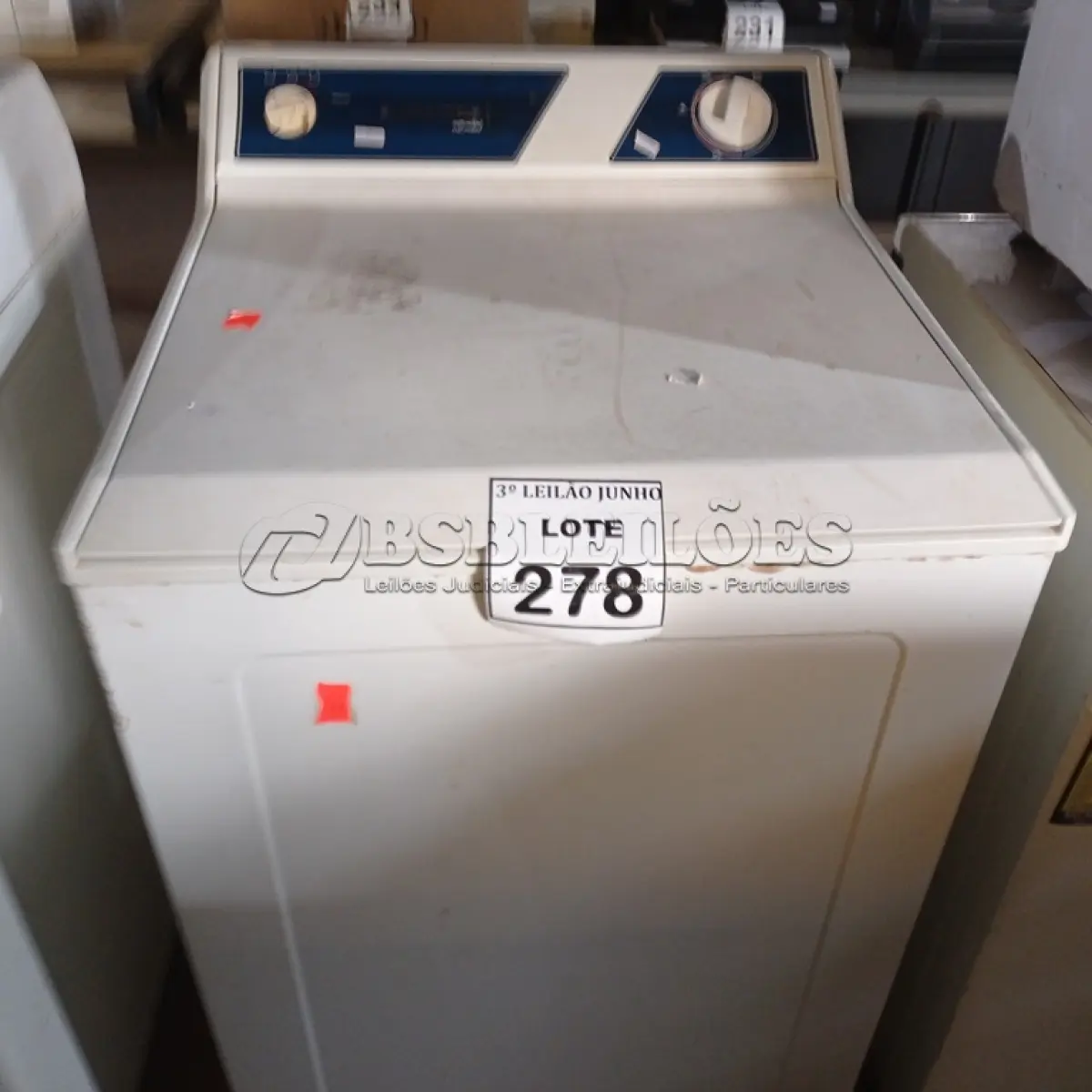 LOTE 349 - 01 MÁQUINA DE LAVAR MARCA BRASTEMP 10KG 110V. (NO ESTADO) ATENÇÃO! FAZER A VISITAÇÃO ANTES DE ARREMATAR, NÃO SABEMOS SE FUNCIONA. LEILÃO NÃO TEM GARANTIA E NEM DEVOLUÇÃO, SUJEITO A POSSÍVEIS AVARIAS VISÍVEIS/OCULTAS E/OU AUSÊNCIA DE COMPONENTES.