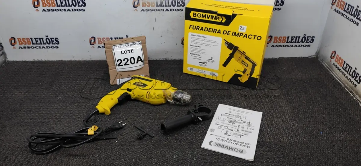 LOTE 220 - FURADEIRA DE IMPACTO 220V 500W ACESSÓRIOS RÉGUA DE POSICIONAMENTO CHAVE E ALÇA. (NO ESTADO) ATENÇÃO! FAZER A VISITAÇÃO ANTES DE ARREMATAR, NÃO SABEMOS SE FUNCIONA, LEILÃO NÃO TEM GARANTIA E NEM DEVOLUÇÃO, SUJEITO A POSSÍVEIS AVARIAS VISÍVEIS/OCULTAS E/OU AUSÊNCIA DE COMPONENTES. 