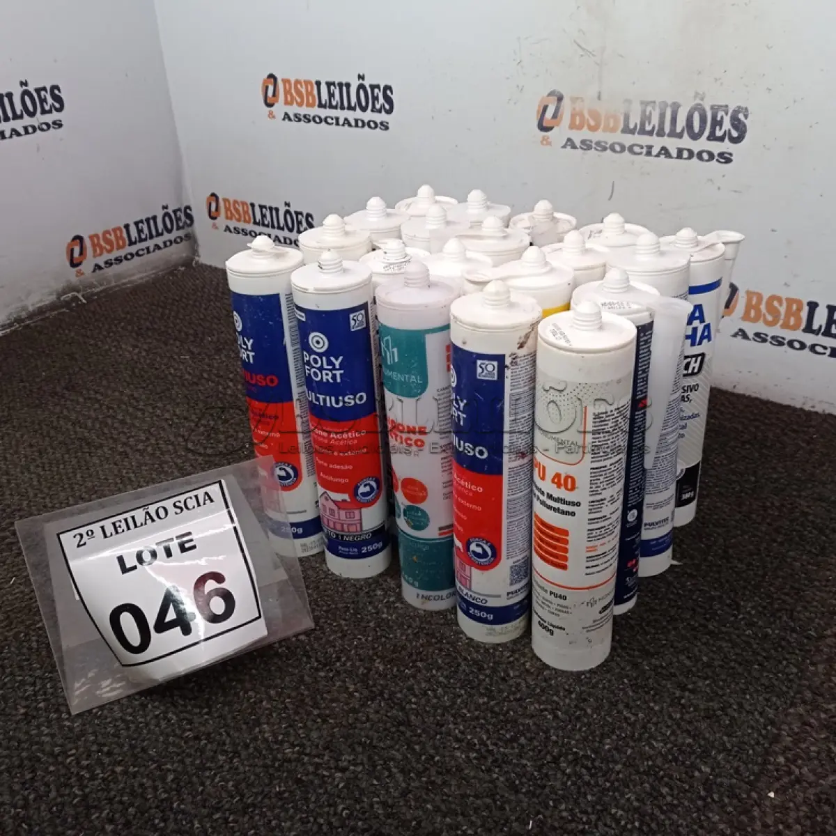 LOTE 046 - 20 ADESIVOS DE SILICONE NEUTRO INCOLOR COM 280ML MARCA OBRIVED.  (NO ESTADO) ATENÇÃO! FAZER A VISITAÇÃO ANTES DE ARREMATAR, NÃO SABEMOS SE FUNCIONA. LEILÃO NÃO TEM GARANTIA E NEM DEVOLUÇÃO, SUJEITO A POSSÍVEIS AVARIAS VISÍVEIS/OCULTAS E/OU AUSÊNCIA DE COMPONENTES.