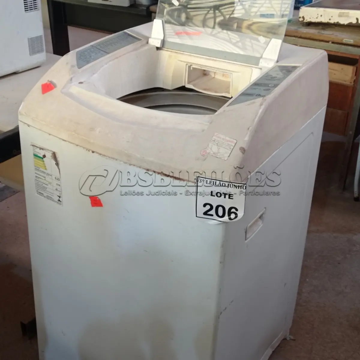 LOTE 206 - 01 MÁQUINA DE LAVAR ROUPAS BRASTEMP 8KG 127VOLTS. (NO ESTADO) ATENÇÃO! FAZER A VISITAÇÃO ANTES DE ARREMATAR, NÃO SABEMOS SE FUNCIONA. LEILÃO NÃO TEM GARANTIA E NEM DEVOLUÇÃO, SUJEITO A POSSÍVEIS AVARIAS VISÍVEIS/OCULTAS E/OU AUSÊNCIA DE COMPONENTES.