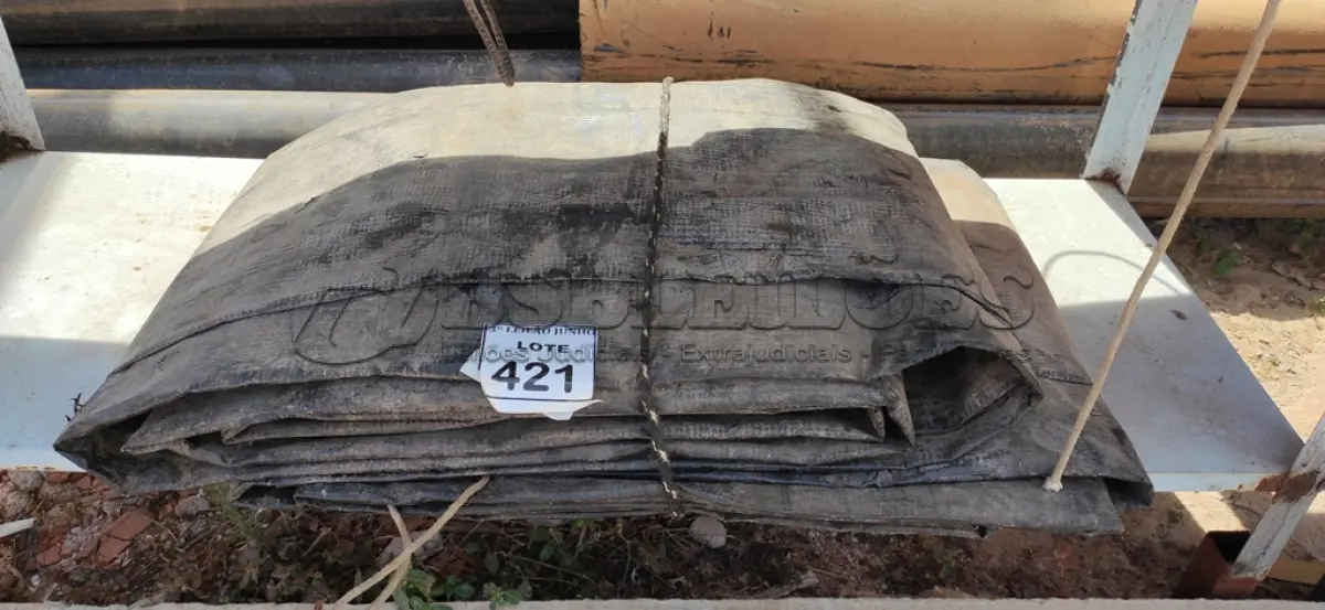 LOTE 334 - 01 LONA DE CAMINHÃO. (NO ESTADO) ATENÇÃO! FAZER A VISITAÇÃO ANTES DE ARREMATAR, NÃO SABEMOS SE FUNCIONA, LEILÃO NÃO TEM GARANTIA E NEM DEVOLUÇÃO, SUJEITO A POSSÍVEIS AVARIAS VISÍVEIS/OCULTAS E/OU AUSÊNCIA DE COMPONENTES.
