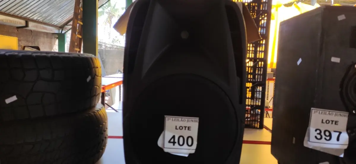 01 CAIXA DE SOM MARCA PZ PRO ÁUDIO. (NO ESTADO) ATENÇÃO! FAZER A VISITAÇÃO ANTES DE ARREMATAR, NÃO SABEMOS SE FUNCIONA. LEILÃO NÃO TEM GARANTIA E NEM DEVOLUÇÃO, SUJEITO A POSSÍVEIS AVARIAS VISÍVEIS/OCULTAS E/OU AUSÊNCIA DE COMPONENTES.