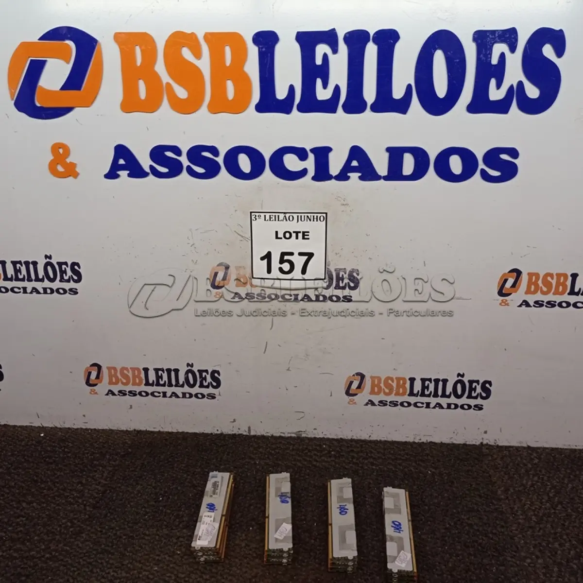 LOTE 157 - 12 MEMÓRIAS PARA SERVIDOR. (NO ESTADO) ATENÇÃO! FAZER A VISITAÇÃO ANTES DE ARREMATAR, NÃO SABEMOS SE FUNCIONA, LEILÃO NÃO TEM GARANTIA E NEM DEVOLUÇÃO, SUJEITO A POSSÍVEIS AVARIAS VISÍVEIS/OCULTAS E/OU AUSÊNCIA DE COMPONENTES.