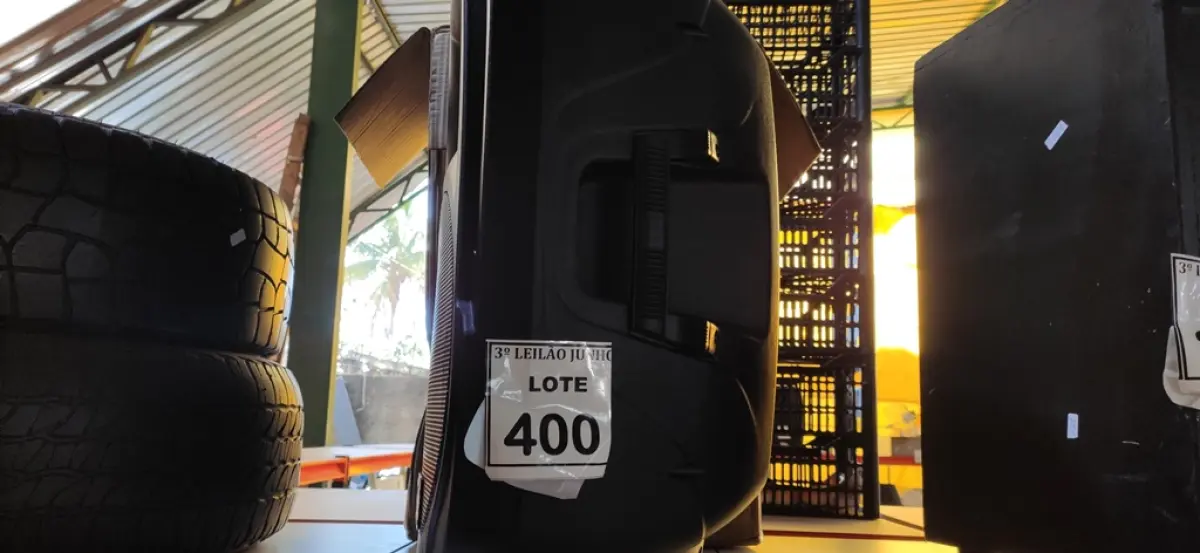 01 CAIXA DE SOM MARCA PZ PRO ÁUDIO. (NO ESTADO) ATENÇÃO! FAZER A VISITAÇÃO ANTES DE ARREMATAR, NÃO SABEMOS SE FUNCIONA. LEILÃO NÃO TEM GARANTIA E NEM DEVOLUÇÃO, SUJEITO A POSSÍVEIS AVARIAS VISÍVEIS/OCULTAS E/OU AUSÊNCIA DE COMPONENTES.