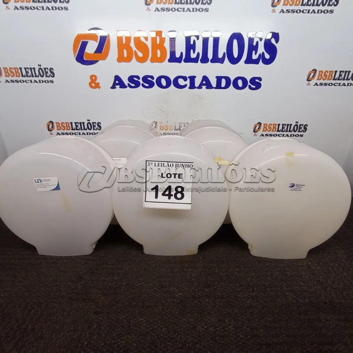 LOTE 148 - 07 DISPENSES DE PAPEL PARA BANHEIRO. (NOVO) (NO ESTADO) ATENÇÃO! FAZER A VISITAÇÃO ANTES DE ARREMATAR, NÃO SABEMOS SE FUNCIONA. LEILÃO NÃO TEM GARANTIA E NEM DEVOLUÇÃO, SUJEITO A POSSÍVEIS AVARIAS VISÍVEIS/OCULTAS E/OU AUSÊNCIA DE COMPONENTES.