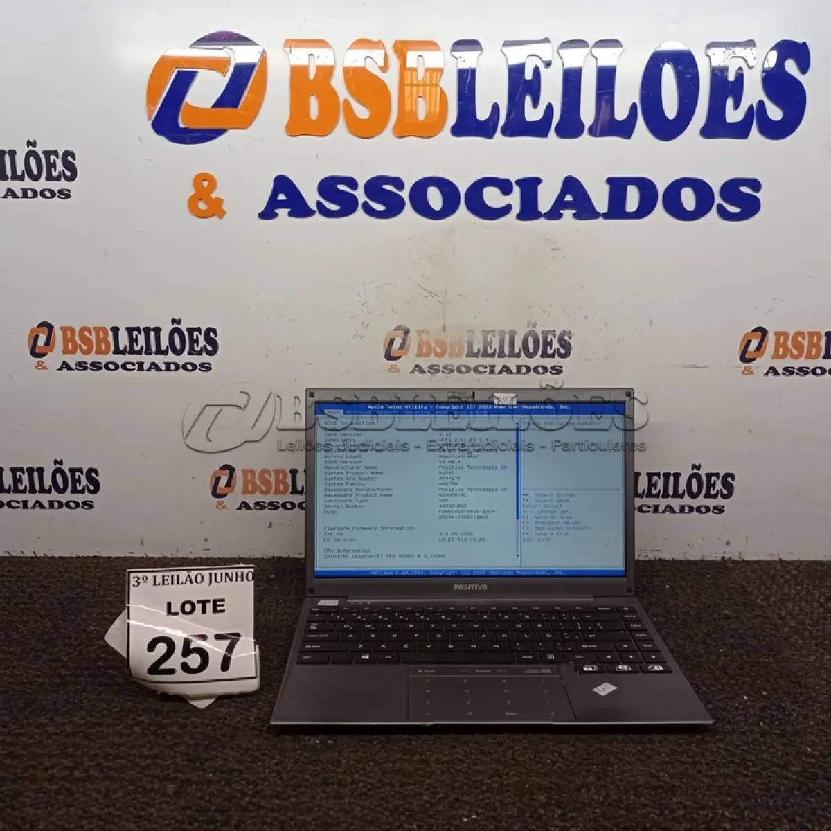 LOTE 257 - 01 NOTEBOOK MARCA POSITIVO. (NO ESTADO) ATENÇÃO! FAZER A VISITAÇÃO ANTES DE ARREMATAR, NÃO SABEMOS SE FUNCIONA, LEILÃO NÃO TEM GARANTIA E NEM DEVOLUÇÃO, SUJEITO A POSSÍVEIS AVARIAS VISÍVEIS/OCULTAS E/OU AUSÊNCIA DE COMPONENTES.