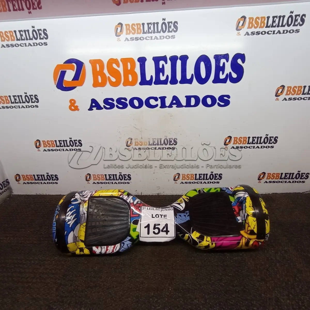 LOTE 154 - 01 HOVERBOARD. (NO ESTADO) ATENÇÃO! FAZER A VISITAÇÃO ANTES DE ARREMATAR, NÃO SABEMOS SE FUNCIONA, LEILÃO NÃO TEM GARANTIA E NEM DEVOLUÇÃO, SUJEITO A POSSÍVEIS AVARIAS VISÍVEIS/OCULTAS E/OU AUSÊNCIA DE COMPONENTES.