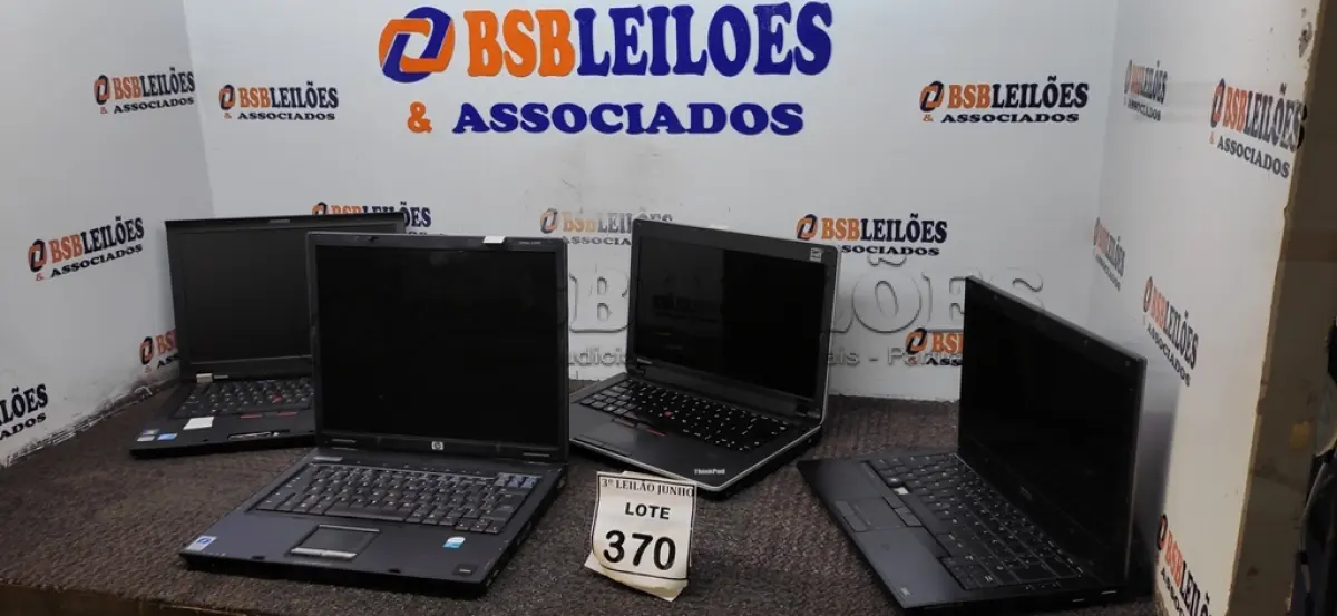 LOTE 370 - 04 NOTEBOOKS DE MODELOS E MARCAS DIVERSAS. (NO ESTADO) ATENÇÃO! FAZER A VISITAÇÃO ANTES DE ARREMATAR, NÃO SABEMOS SE FUNCIONA, LEILÃO NÃO TEM GARANTIA E NEM DEVOLUÇÃO, SUJEITO A POSSÍVEIS AVARIAS VISÍVEIS/OCULTAS E/OU AUSÊNCIA DE COMPONENTES.