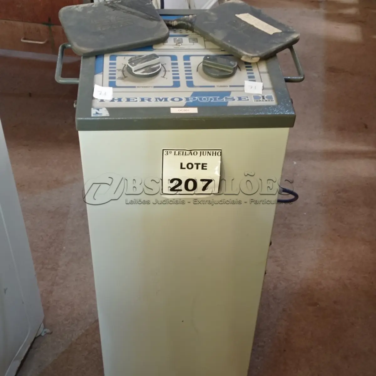 LOTE 207 - 01 EQUIPAMENTO THEMOPULSE. (NO ESTADO) ATENÇÃO! FAZER A VISITAÇÃO ANTES DE ARREMATAR, NÃO SABEMOS SE FUNCIONA, LEILÃO NÃO TEM GARANTIA E NEM DEVOLUÇÃO, SUJEITO A POSSÍVEIS AVARIAS VISÍVEIS/OCULTAS E/OU AUSÊNCIA DE COMPONENTES.
